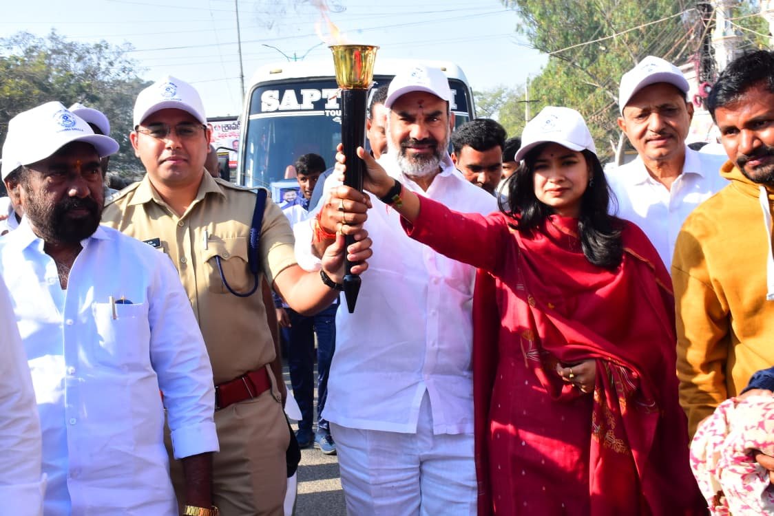 విద్యార్థి దశ నుంచే క్రీడలకు ప్రోత్సాహం  వేములవాడ ఎమ్మెల్యే ఆది శ్రీనివాస్  సీఎం కప్ పోటీలు ప్రారంభం